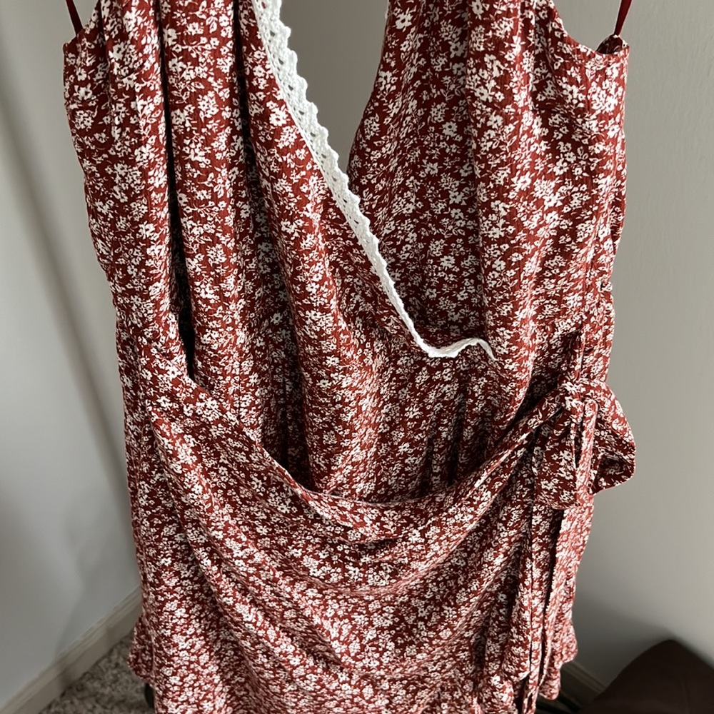 Romper - Picture 2 of 4